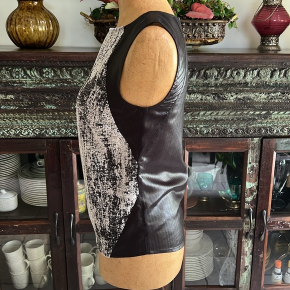 TROUVÉ Textured Top - Picture 4 of 6